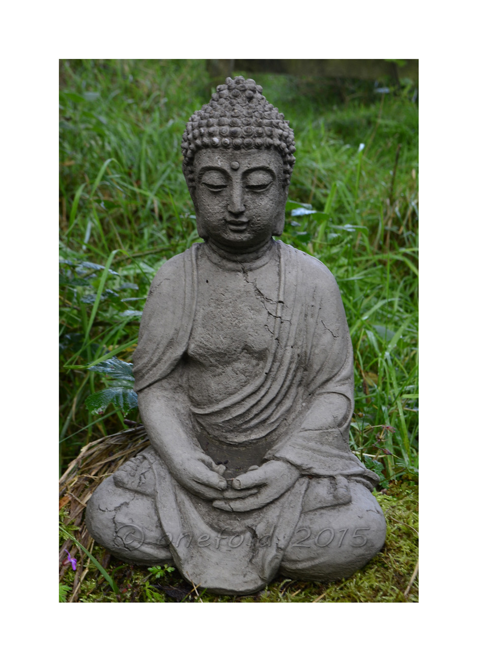 MEDITATING ANTIQUE BUDDHA BUDDAH Stone Garden Ornament Statue Koi